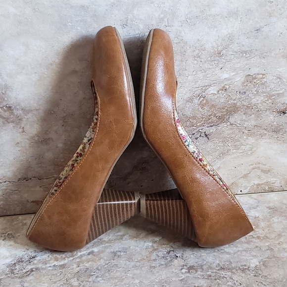 Zigi Soho • Cognac Kitten Heel Dress Shoe - Picture 6 of 8